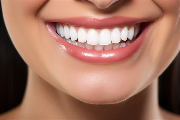 成都锦江极光口腔医院牙齿贴面体验分享，设备先进、口碑良好，2026年种植牙价格揭秘