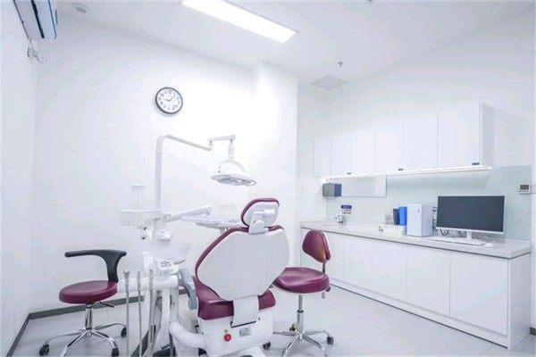 营口团圆口腔肖宏亮种植牙：原价6800元起现价3800元起，微创种植更安心