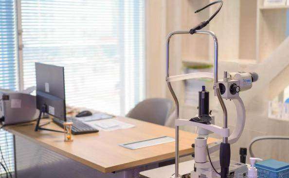 三、成都普瑞眼科医院术后次日:惊喜收获5.0-5.1清晰视力