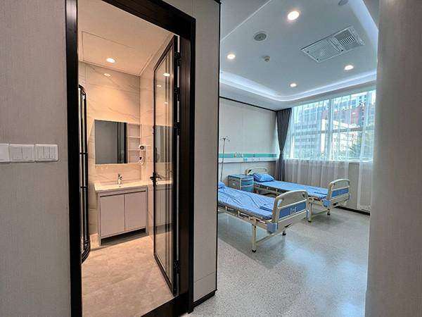 红蓝光治痘:效率高解决痘痘问题