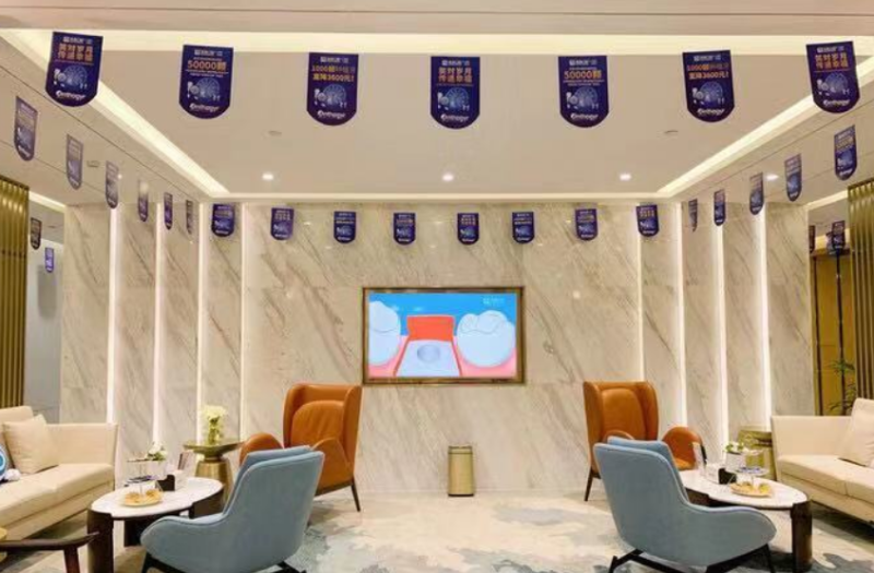 进口金属自锁矫正12000元起，深圳华诚博雅张划院长北大正畸技术让矫正更高效舒适