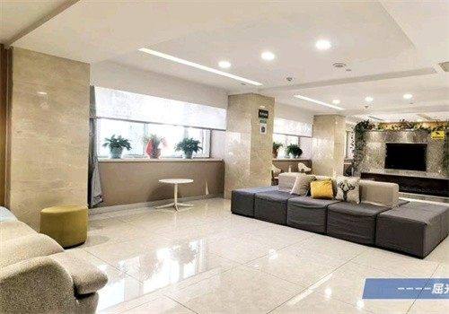 哈尔滨爱尔眼科医院赵慧医生优势：双手术认证，近视矫正技术娴熟靠谱