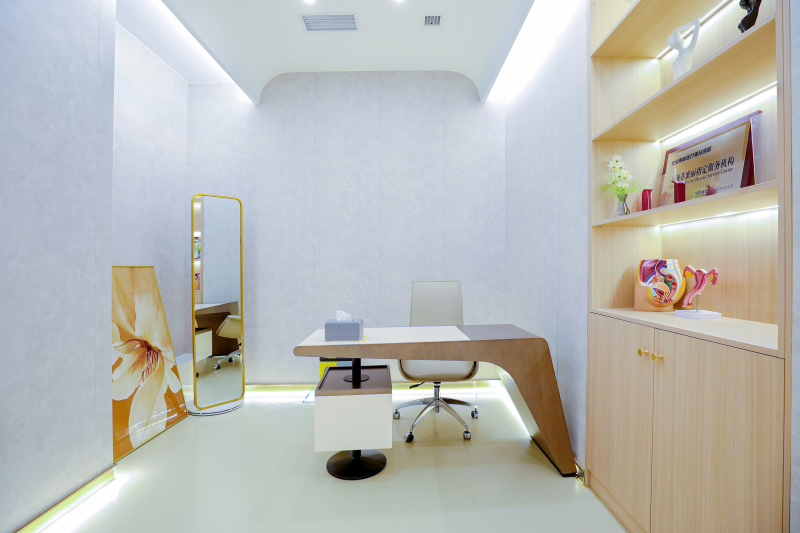 北京市于晓春收费一览表：含外切祛眼袋、埋线提升等项目收费明细参考