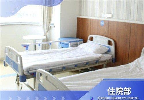 成都华厦眼科医院朱思泉现在还做手术吗？每月坐诊，精准施术助视力提升