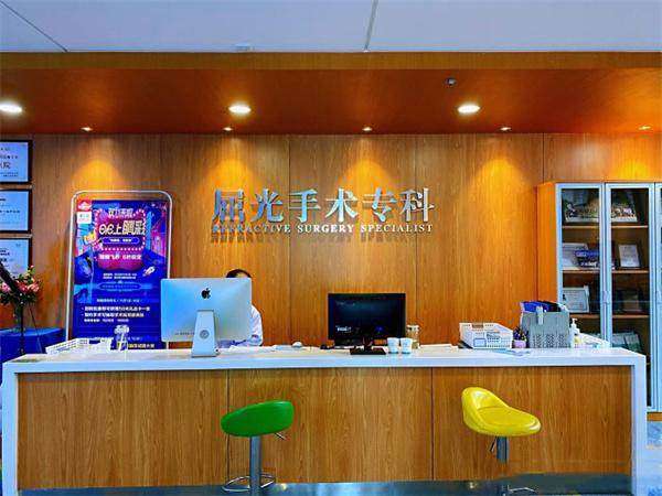 在嘉兴爱尔找张文凤主任做全飞秒，手术无异物感，术后一周视力清晰如8K滤镜