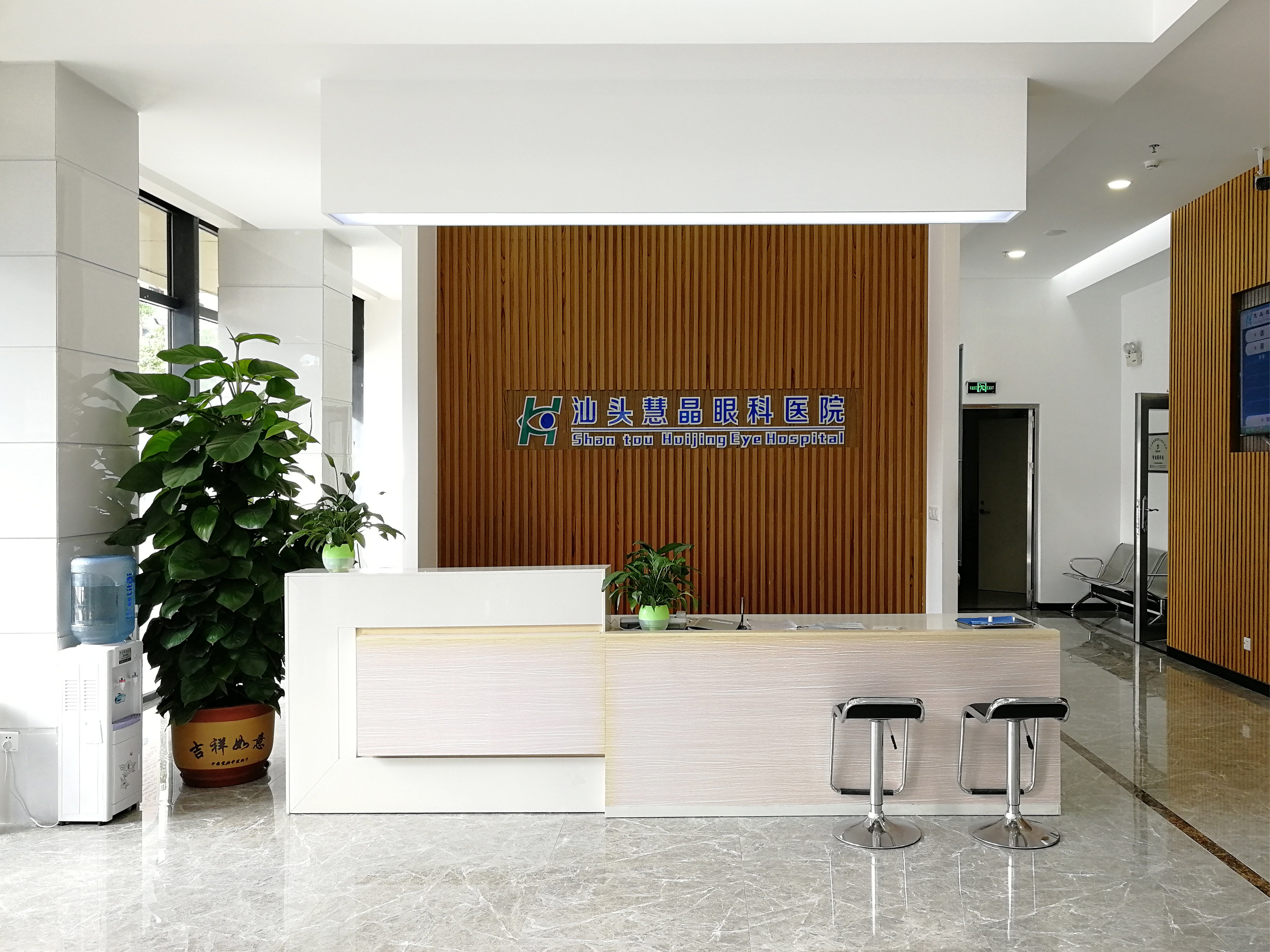 汕头慧晶眼科医院李虹霓是否有失败案例？公开无记录，资深医师口碑佳