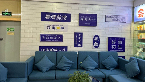 贵港爱尔眼科医院唐健青技术特点：院长领衔 专业诊疗实力获患者信赖