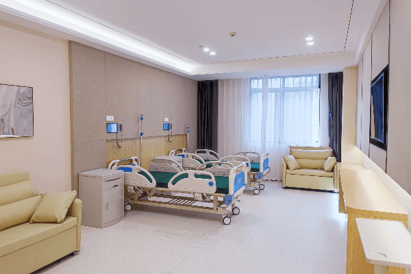 八、滕健医生眼科费用一览表: